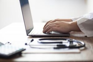 患者さんへの情報発信は、LINE公式アカウントサービスが効果的！