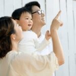 クリニックを彩る天井飾り。子どもの視線が自然に上に
