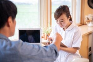 患者さんがモンスターペイシェントになる前に！クリニックで取り組みたい予防策とは