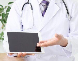 デジタルサイネージとは？導入のメリット・デメリットとクリニックでの活用例を紹介