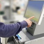 受付業務の負担を軽減！クリニックにセルフレジ を導入するメリット・デメリット