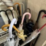 雨の日特有のトラブル「患者さんの遅刻、転倒、傘の紛失」などの予防策とは