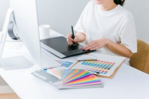 初心者でも簡単！院内ポスター作成に役立つ3つの無料ツール