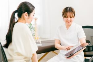 医療接遇を向上！パンフレットを使った患者指導で「伝わらない」を防ぐコツ