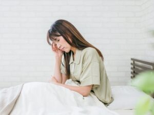 残暑期に増える睡眠障害を見逃さない｜循環器リスクとの関係